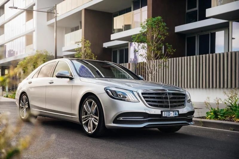 Mercedes-Benz рассекретил новый седан S-Class с пятью мониторами: Яндекс.Новости
