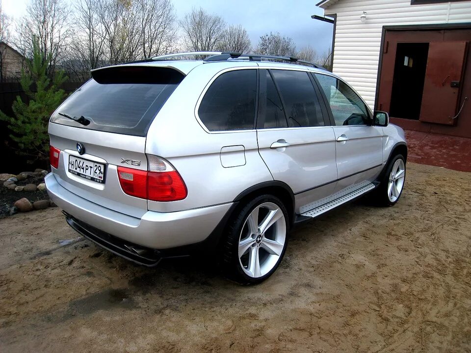 Шины бмв х5 е53. BMW x5 r21 128 стиль. BMW x5 e53 128 стиль. БМВ х5 е53 на 128 стиль r21. BMW x5 e53 колеса.