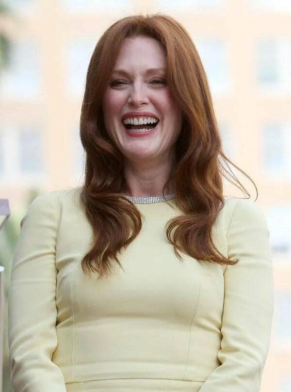 анджелина джоли улыбается. роберт дауни младший. смех звезд. смех звезд. ксения собчак 2022.