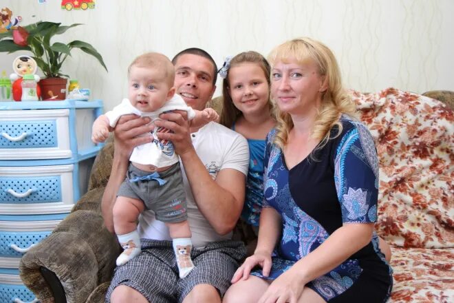 Всероссийский форум приёмных родителей. Многодетные семьи оренбурга. Многодетные дети. Многодетная семья василюк сергиев посад. Семья с приёмными детьми.