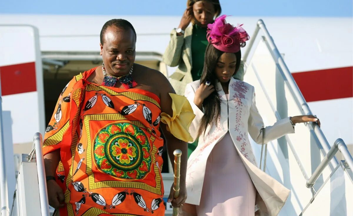 King africa. Король Свазиленда - Мсвати. Эсватини Мсвати III. Мсвати lll жены короля. Королевство Эсватини.