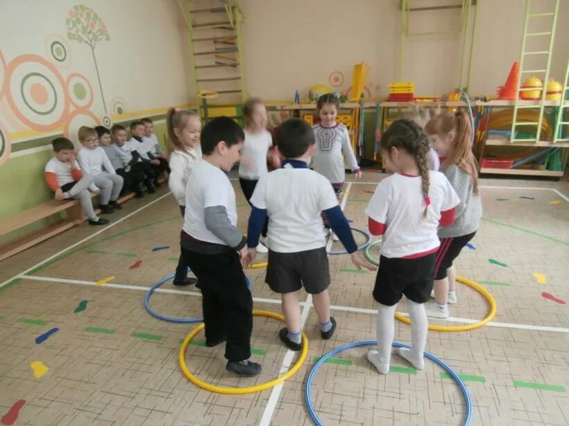 Спортивные фигуры для детей. Спортивный праздник день здоровья в детском саду. Спорт мероприятия для детского сада. Неделя физкультуры и спорта в детском саду. Спортивное мероприятие день здоровья в детском саду.