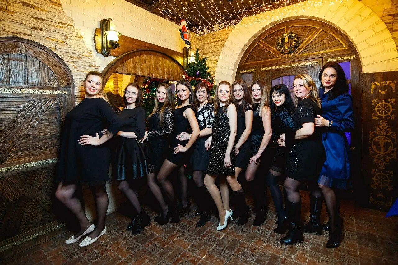 Футбольные бары симферополя. Фото бары симферополя в 1995 году. Караоке бар тортуга новокузнецк. Кафе бар тортуга симферополь. Тортуга бар симферополь.