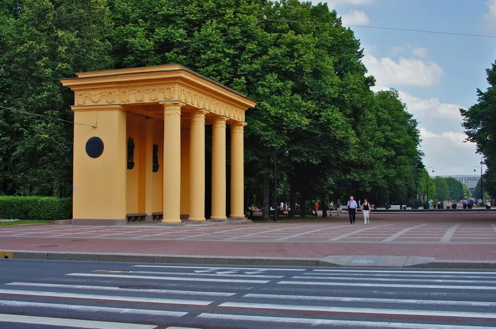 Парк победы питер. Московский парк Победы Пропилеи. Парк Победы Санкт-Петербург фонтан Пропилеи. Парк Победы на Московском проспекте в Санкт-Петербурге. Портик в Московский парк Победы.