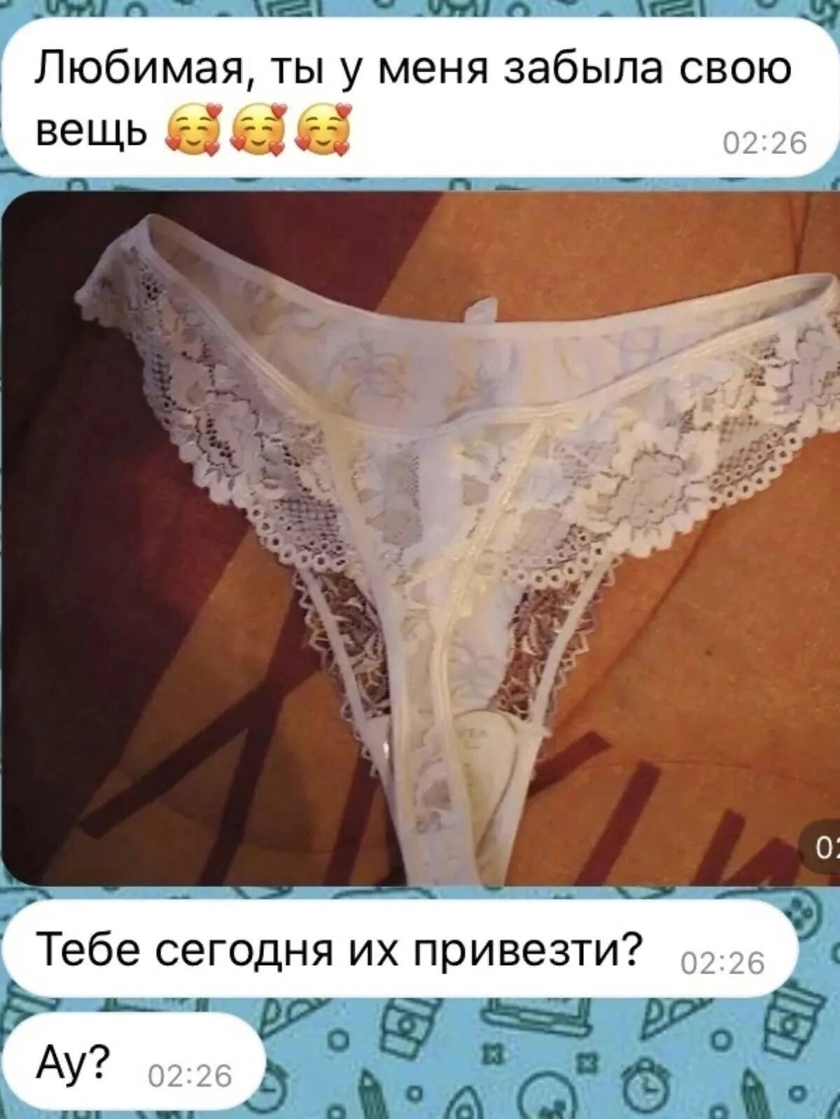 Трусы домашнее. Женские трусы на столе.