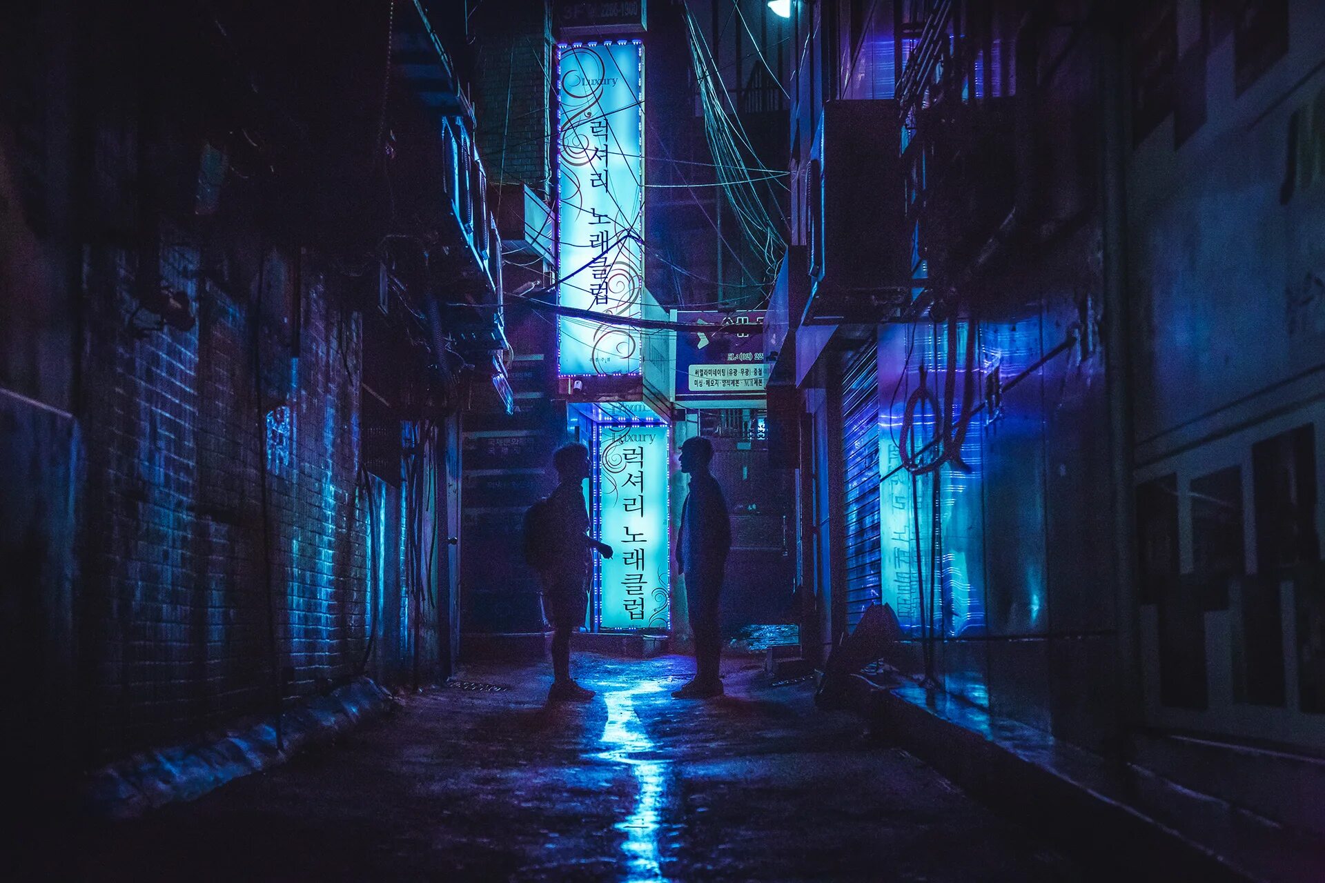 Blue street. Найт Сити Cyberpunk переулок. Переулок темный Cyberpunk. Киберпанк коридор переулок. Найт Сити Cyberpunk переулок без людей.