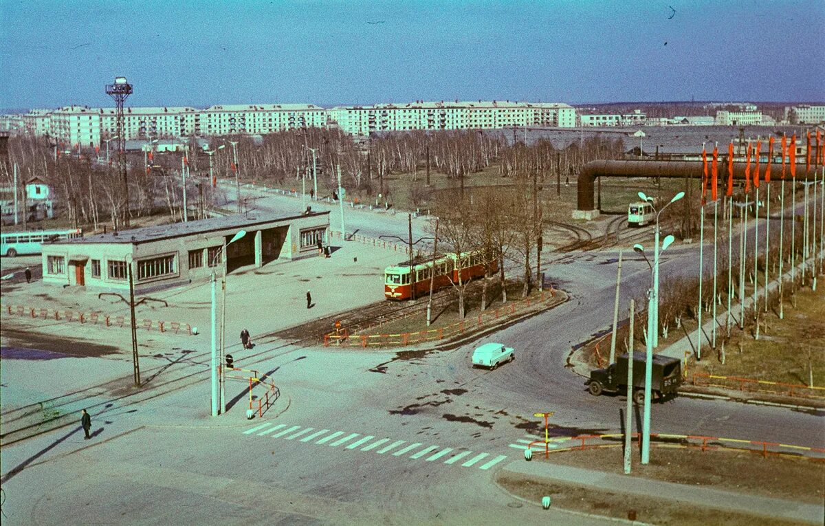 Челябинск металлургический район СССР. Челябинск в 80-е годы ЧМЗ. ЧМЗ 80 Х Челябинск. Челябинск ЧМЗ СССР. Настоящее челябинское время