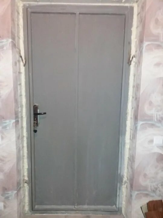 Железная дверь от застройщика. Обычная дверь от застройщика. Продать дверь от застройщика. Двери пик от застройщика входные. Продать дверь от застройщика.