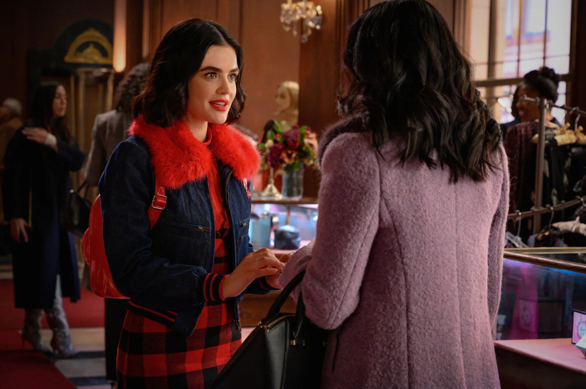 Veronika 1. Кровать вероника-1 орех тёмный. Вероника лодж ривердейл. Кэти кин ривердейл. Кровать вероника 1 слоновая кость.