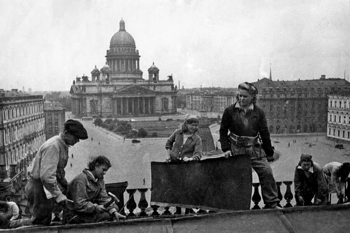 Блокада ленинграда жизнь города. Ленинград город 1946. Ленинград город 1945. Ленинград после войны 1941.