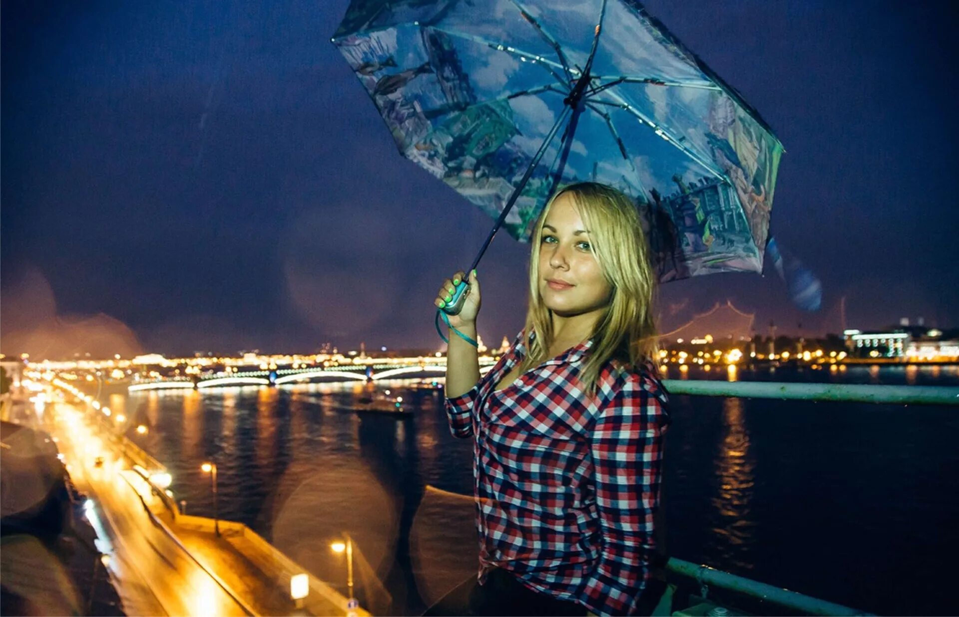 Девушка санкт петербурге. Развод мостов с крыши санкт-петербурга. девушка на фоне петербурга. девушка на мосту в питере. фотосессия на фоне питера.