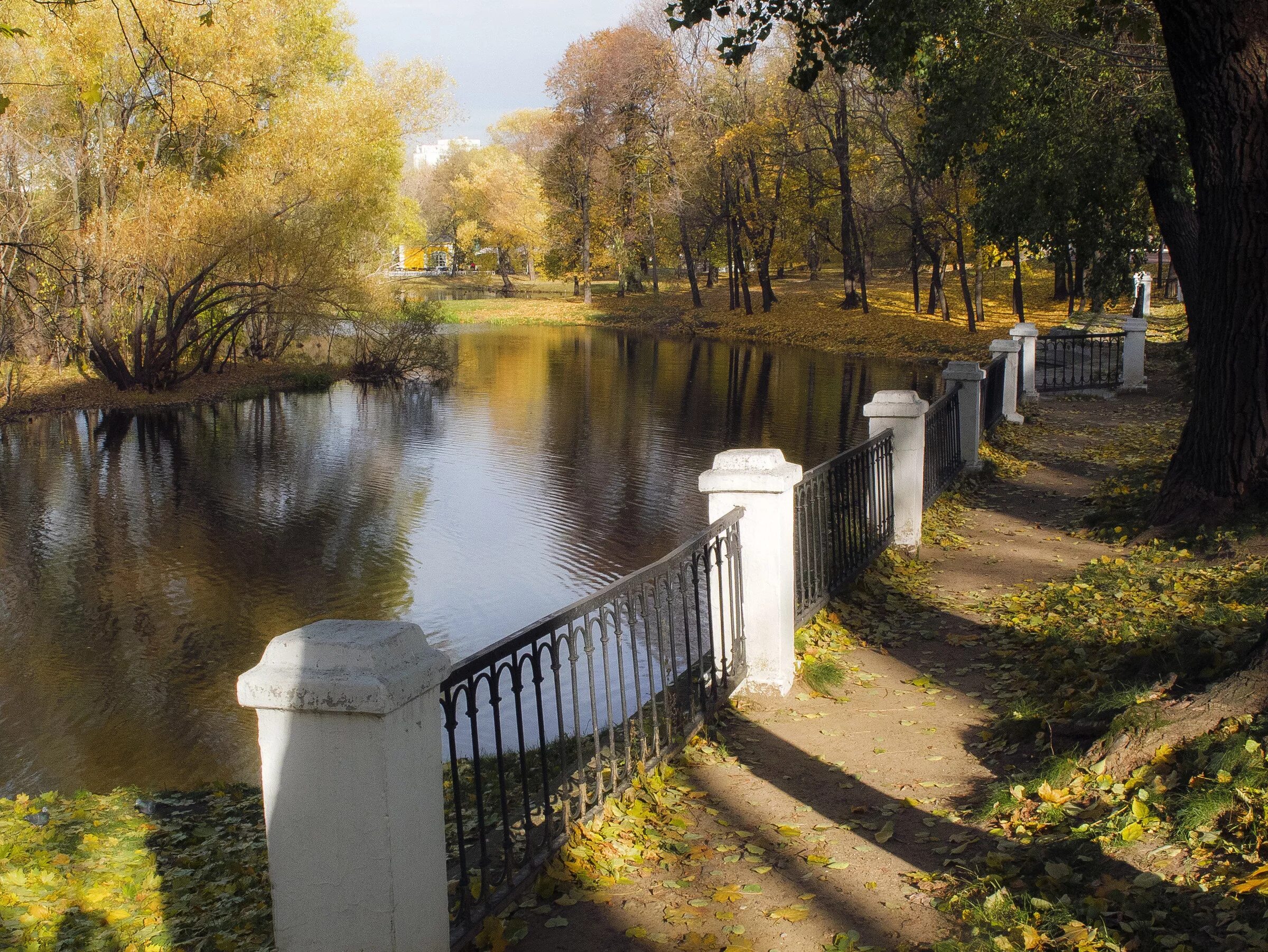 Лефортово москва. Лефортовский парк Лефортово. Лефортовский (Головинский) парк. Лефортовский парк Головинский пруд. Лефортовский парк Липовая аллея.