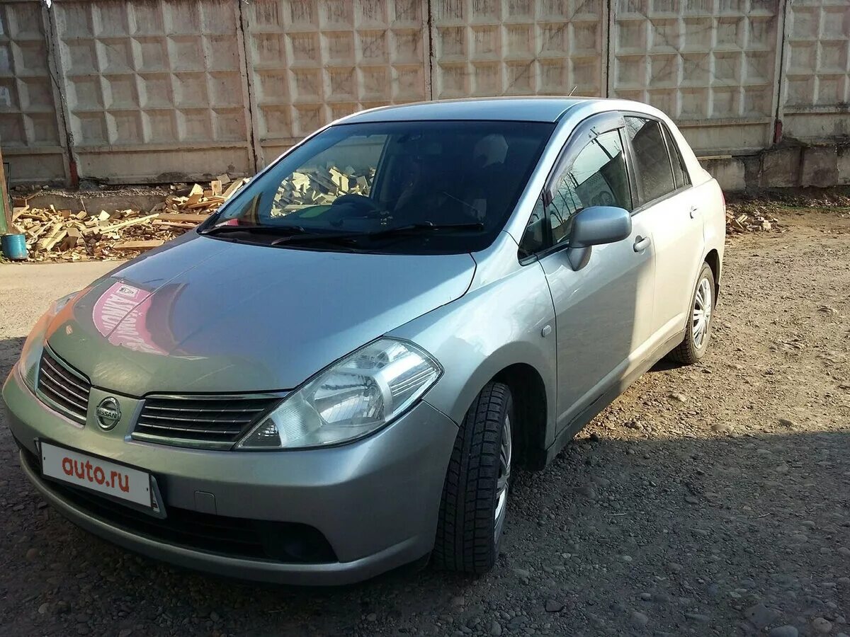 Nissan tiida 2005. Nissan latio 2005. ниссан тиида 2005. ниссан тиида 2005. тиида 2005 года.