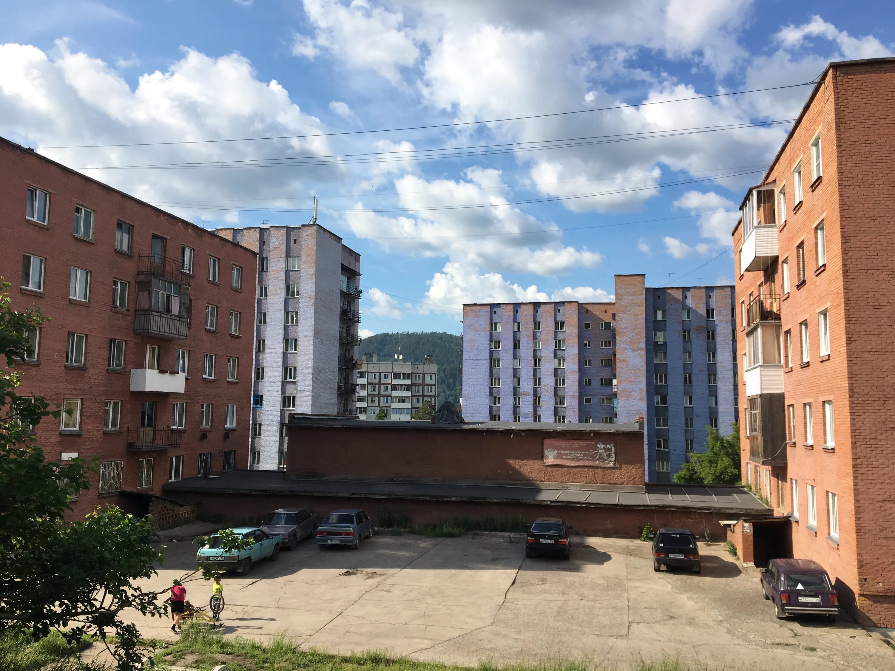 Набережная дивногорска. Дивногорск набережная 13. Дивногорск красноярский край. Дивногорск улица гидростроителей. Дивногорск центр города.