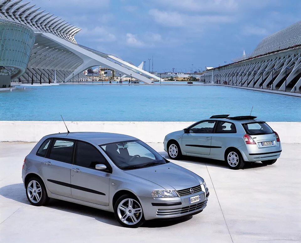 Фиат стило универсал. Подкапотник. Fiat stilo 2002 1. Фиат стило вагон. Фиат стило 2002.