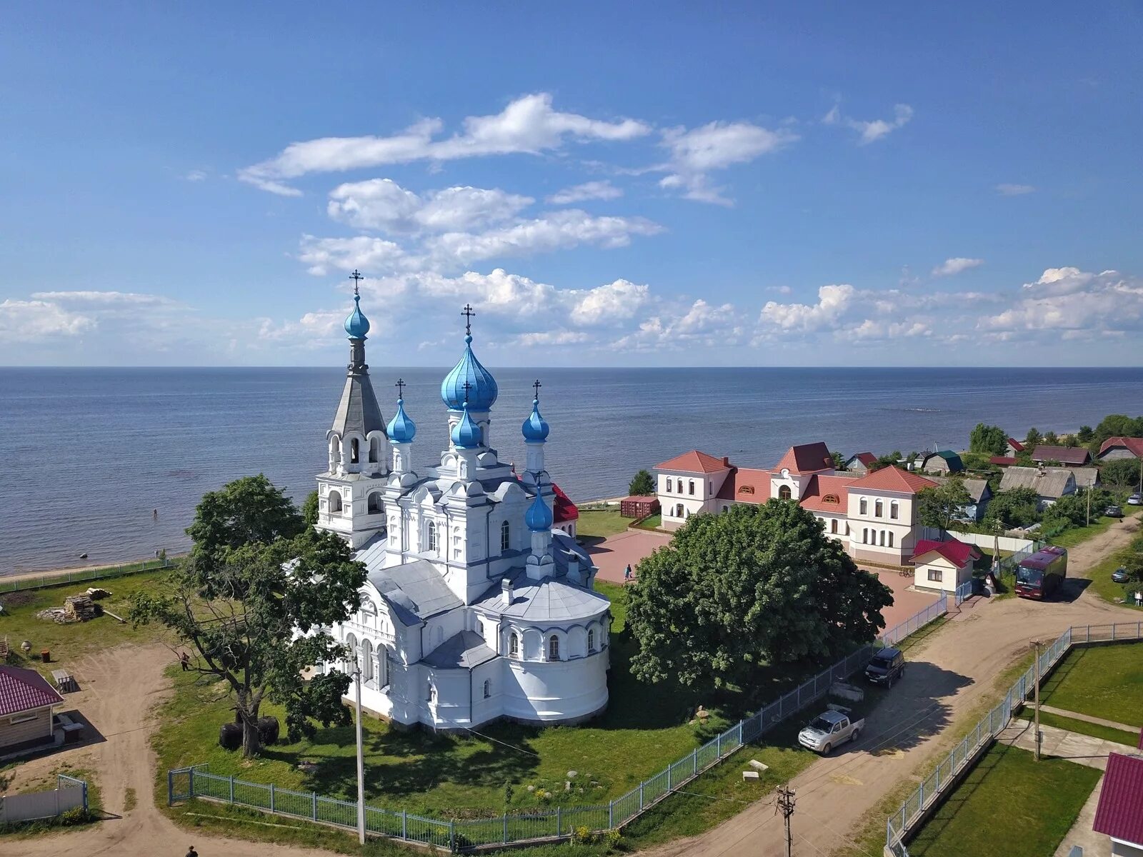 Деревня озера псковская область. Чудское озеро Ветвеник. Деревня Ветвеник Чудское озеро. Псков -деревня Ветвеник.