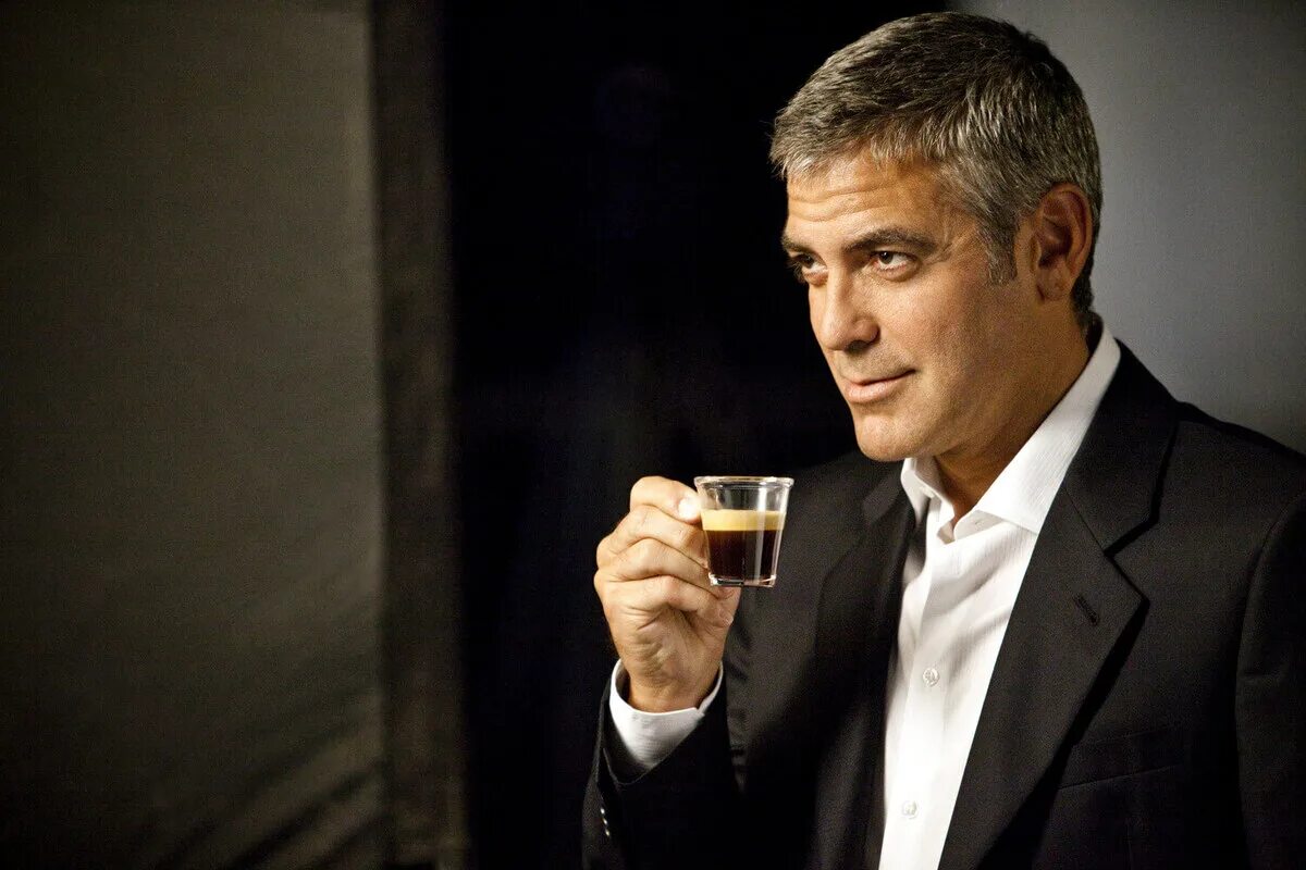 Самый завиднейший. Джордж Клуни. Джордж Клуни Nespresso. Джордж Клуни реклама кофе. Реклама неспрессо с Джорджем Клуни.