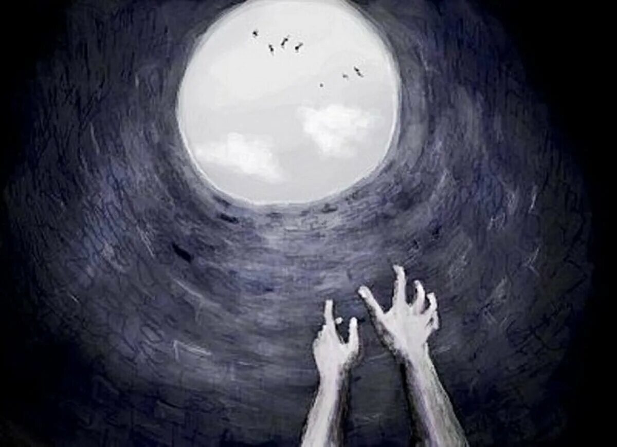 Пусто изнутри. Совсем не знак бездушья молчаливость гремит. Совсем не знак бездушья молчаливость. Не знак бездушья молчаливость. Совсем не знак бездушья молчаливость гремит лишь то что пусто изнутри.