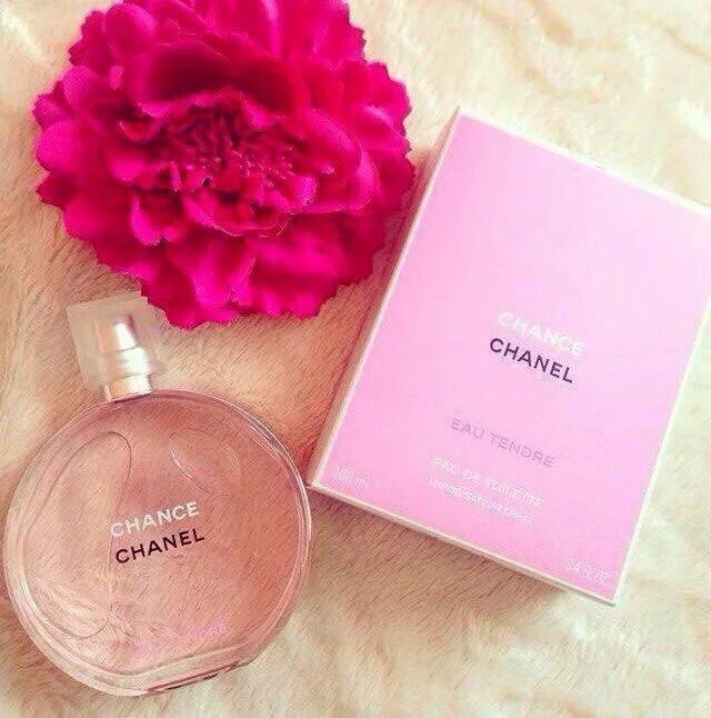 Духи розовая коробка. Chanel chance Эстетика. Шанель розовые духи. Chanel розовые духи. Духи Шанель шанс розовые.