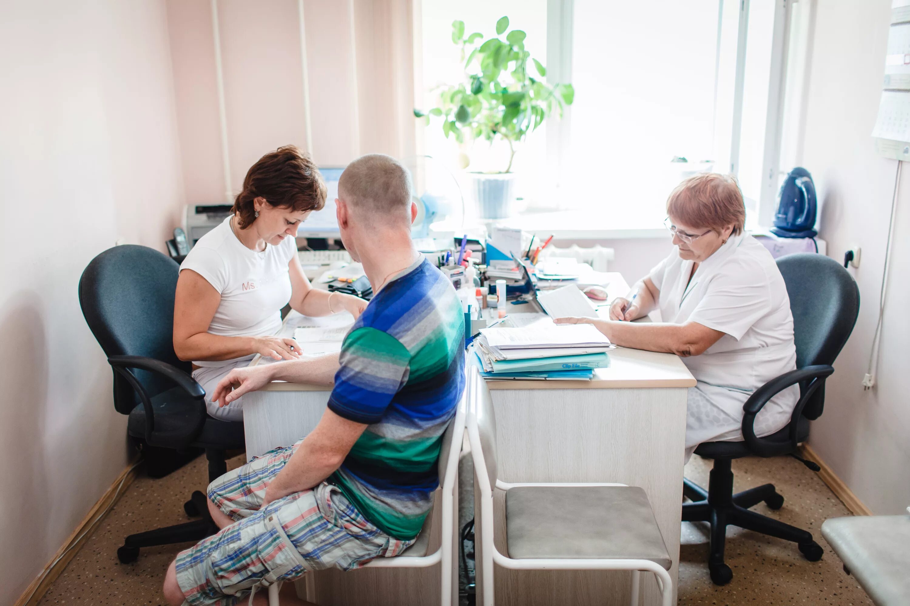 Земский доктор Краснодарский край. Пациенты в поликлинике. Прием терапевта. Пациент на приеме. Больница врач социальный