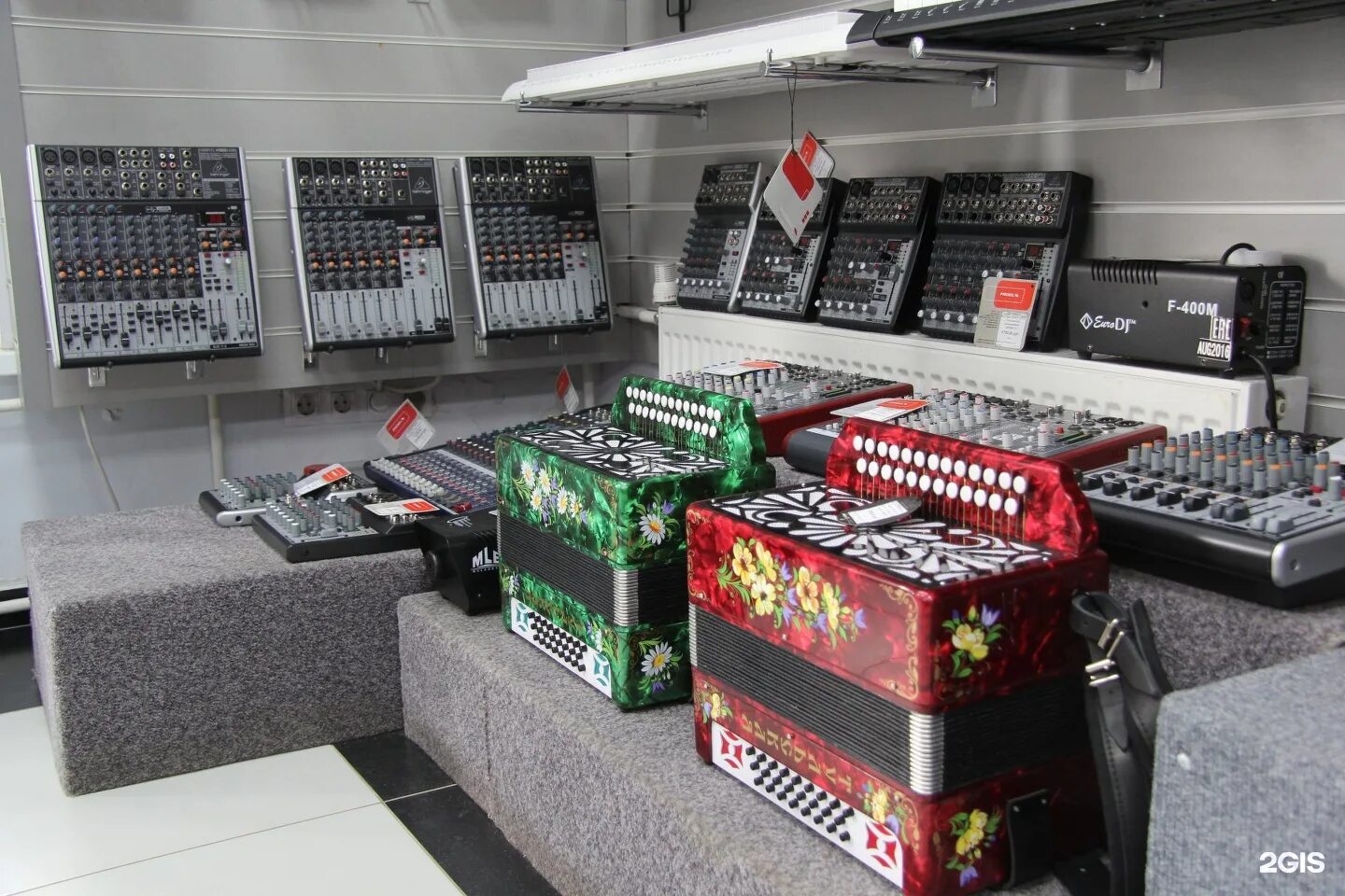 Музыкальный магазин нижневартовск. Магазин данцер нижневартовск. Музыкальные магазины нижневартовск. Магазин музыкальных инструментов. Данцер нижневартовск музыкальный магазин.