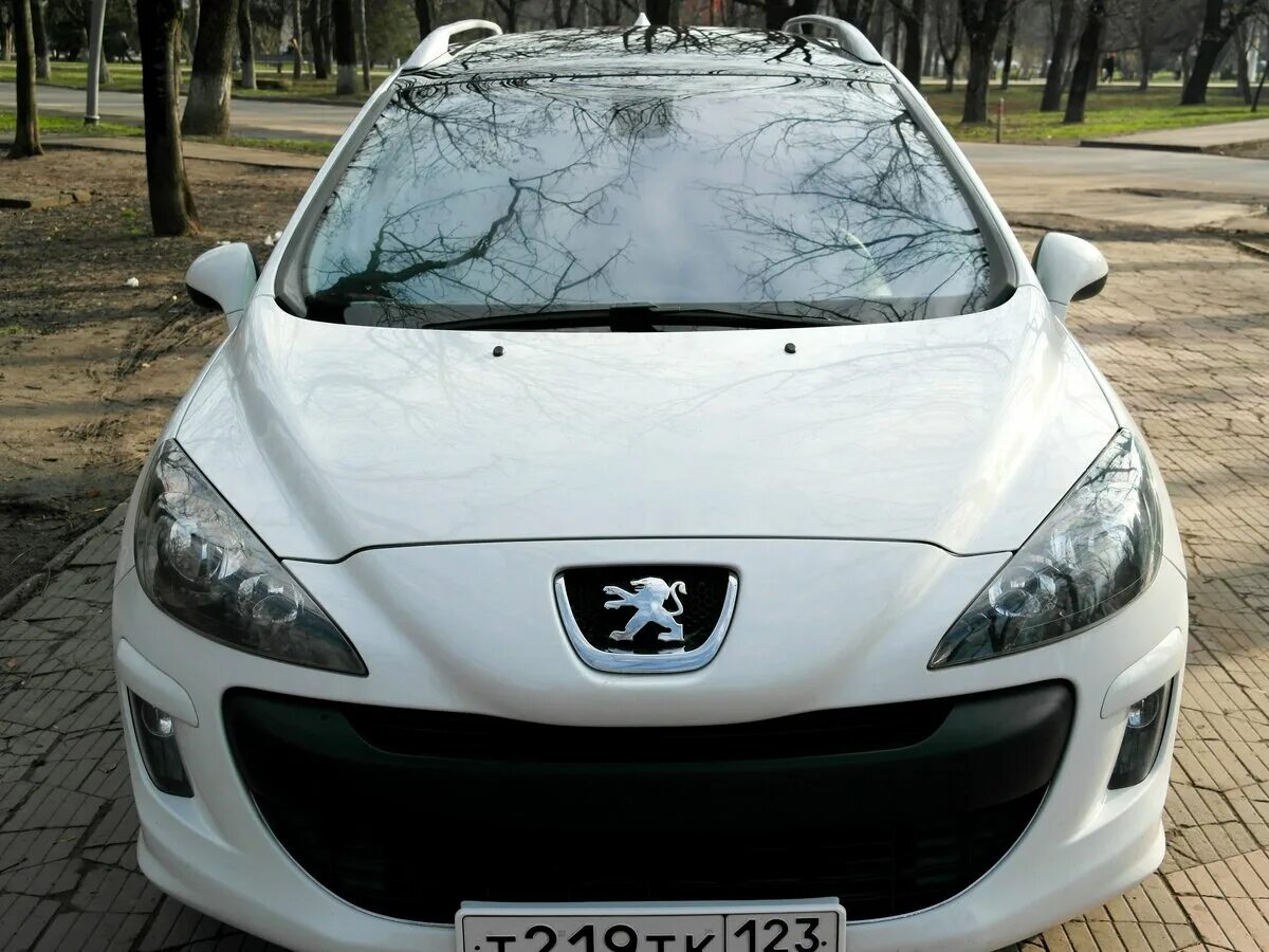 Пежо 308 1. Peugeot 308 белый 2010. Пежо 308 белый. Peugeot 308 черные фары. Пежо 308 хэтчбек 2008 года.