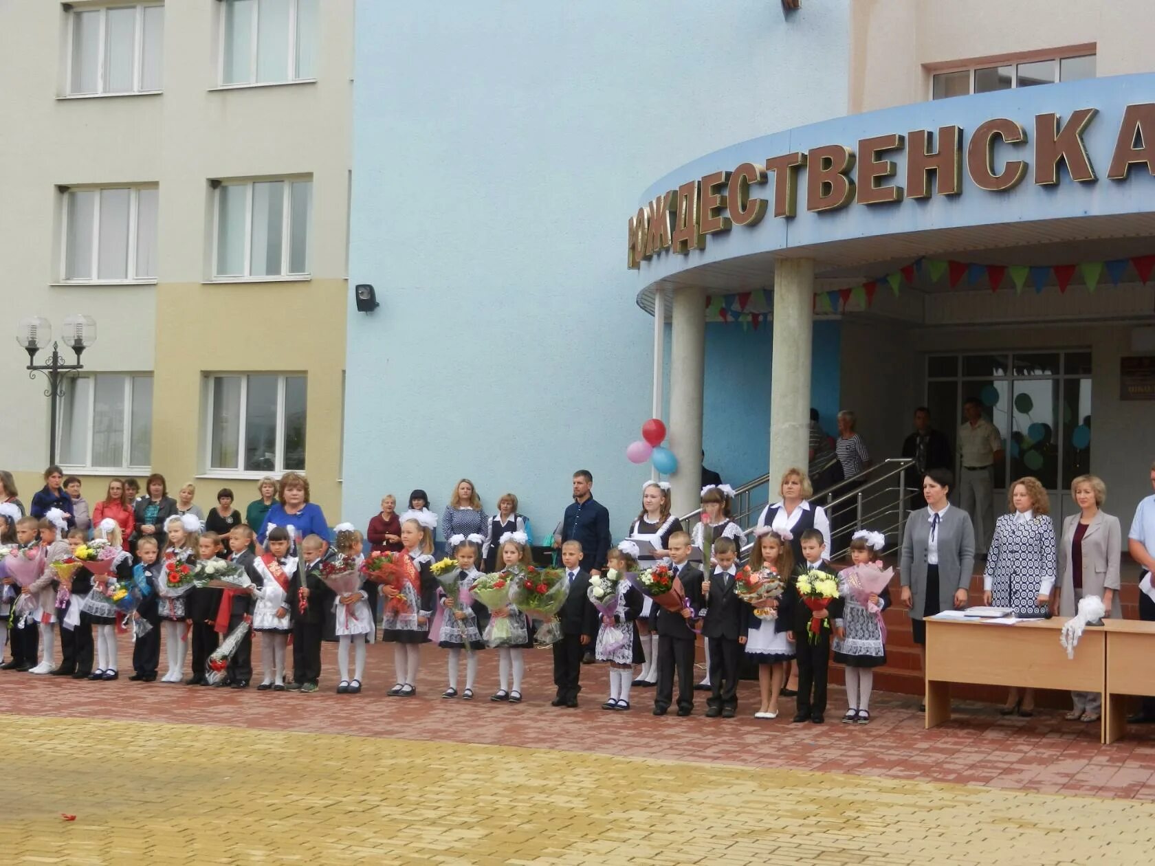 Воскресная школа в храме в осиновой роще пение на гитаре. Моу рождественская сош. Рождественская средняя общеобразовательная. Рождественская средняя общеобразовательная. Рождественская школа.