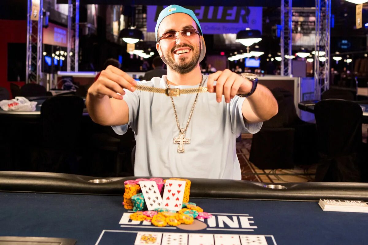 Тактики в покере. Фил хельмут wsop покер. Алексей хорошенин покерист. Покер комбинации карт. Самое крутое в покере.