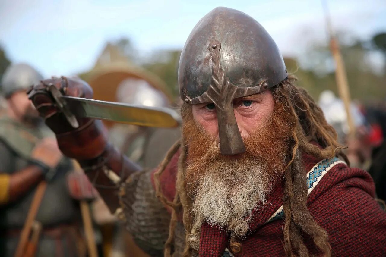 Реконструкция викингов. Норманны Викинги. Норманны скандинавы. Норманны конунг. Нормандский рыцарь Гастингс.