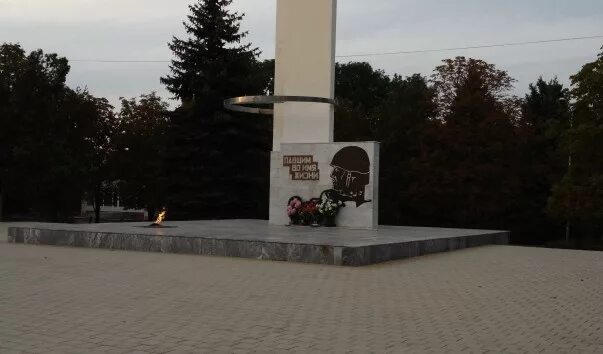 Памятники георгиевск. Вечный огонь Георгиевск. Мемориал вечный огонь Георгиевск. Вечный огонь город Георгиевск. Памятник в Георгиевске Привокзальная площадь.