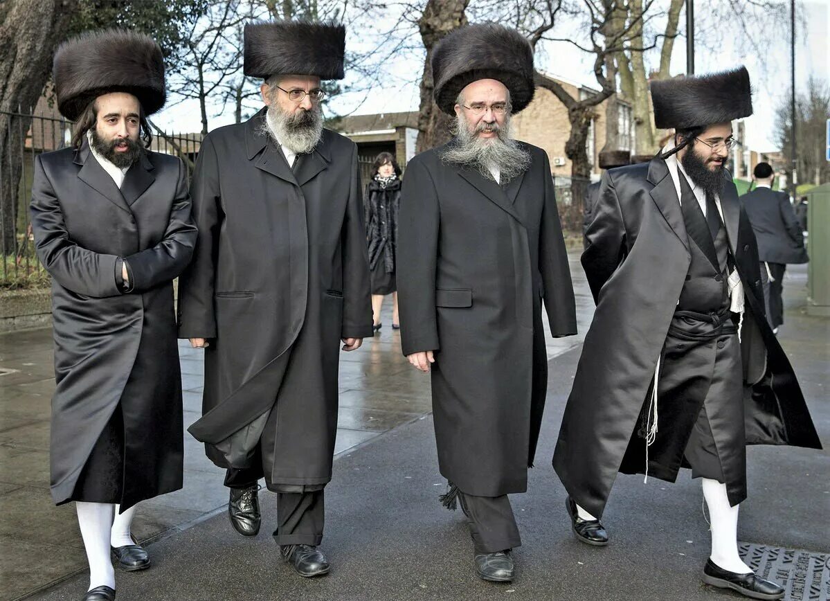 Ортодоксальный еврей кто это такие. Еврейская шапка Штрайм. Еврейская меховая шапка штраймл. Хасид Ортодокс.