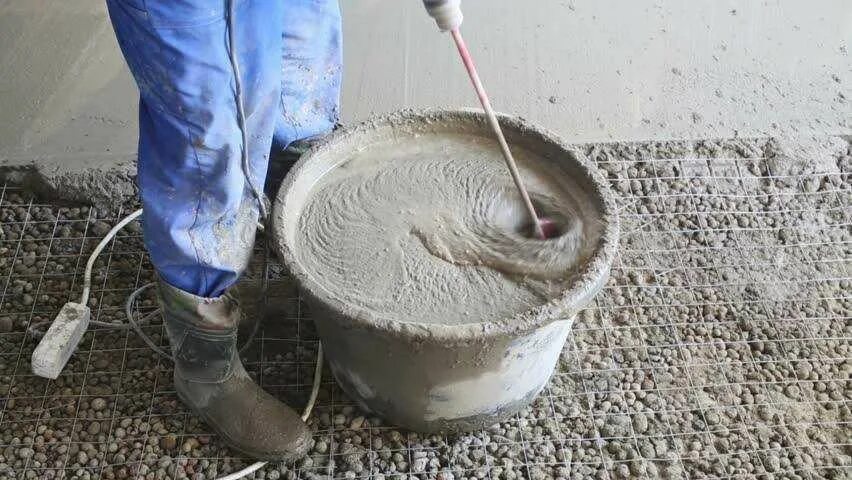 Как сделать бетон пошагово. Цементно-песчаный раствор в25. Цементно-Песчаная стяжка пола. Раствор ЦПС. Замес раствора для стяжки.