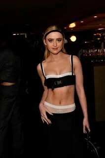 HornyBoy96 on Twitter: "Kathryn Newton showing off her sexy belly. 😍 ...
