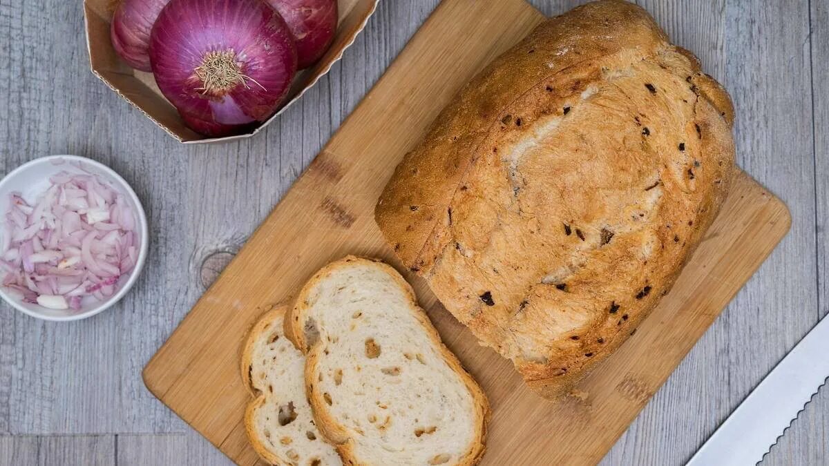 Луковый хлеб. Домашний луковый хлеб. Дело в хлебе. Хлеб регион. Хрустящий хлеб в духовке