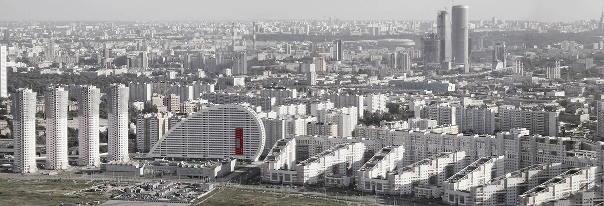 Фото на ходынке. Жк парус ходынское поле. Парк ходынское поле аэродром. Дом-парус на ходынском поле. Ходынское поле москва.