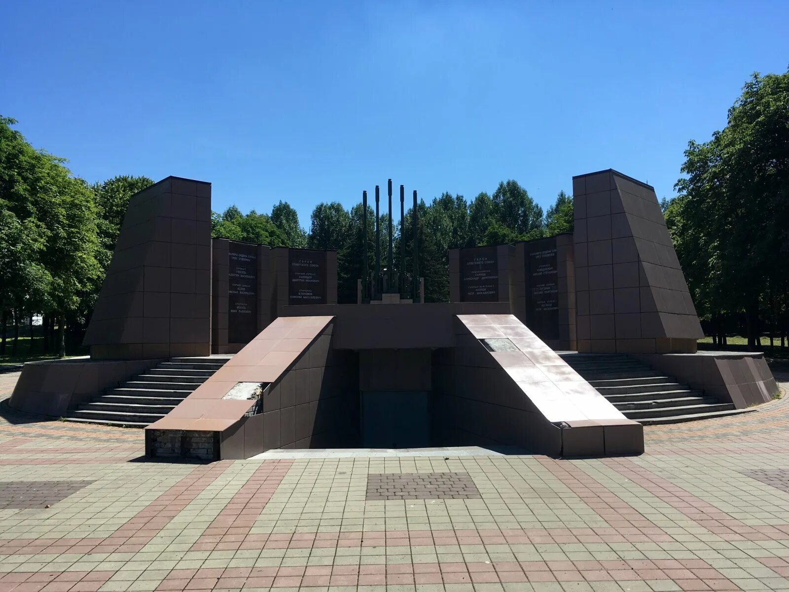 Памятник жертвам великой отечественной войны. Мемориал Победы Пятигорск. Мемориалы Великой Отечественной войны в Москве. Мемориал Великой Отечественной войны Раевский. Мемориал участникам Великой Отечественной войны.