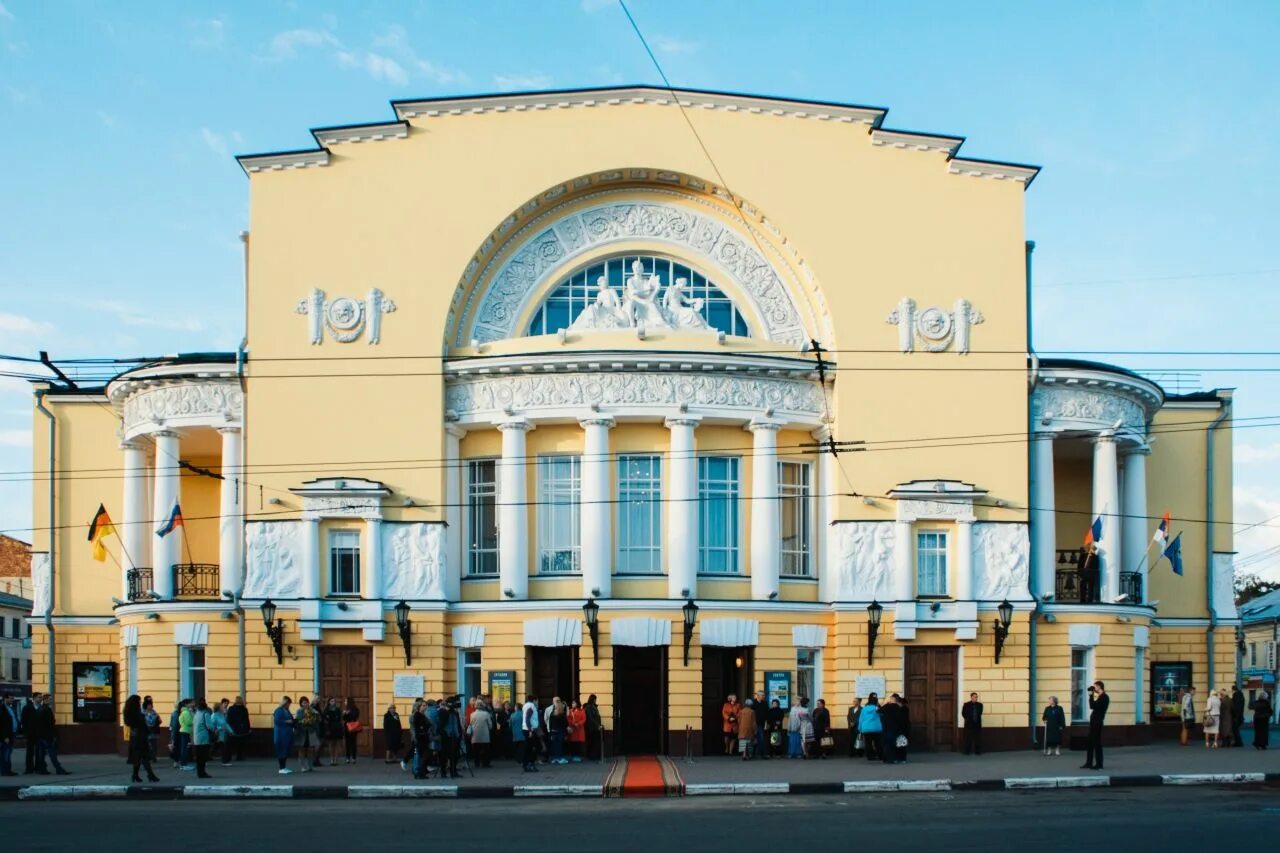 Фото театра ярославля. Ярославский Академический драматический театр имени ф.г.Волкова. Волковский театр Ярославль. Театр им Федора Волкова Ярославль. Драматический театр Волкова в Ярославле.