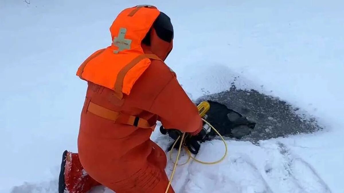 Найдено тело женщины утонувшей в проруби. Женщина утонула в проруби 2022. Нашли тело утонувшей в проруби на крещение 2022. Нашли тело утонувшей в проруби на крещение женщины 2022. Нашли ли тело погибшего