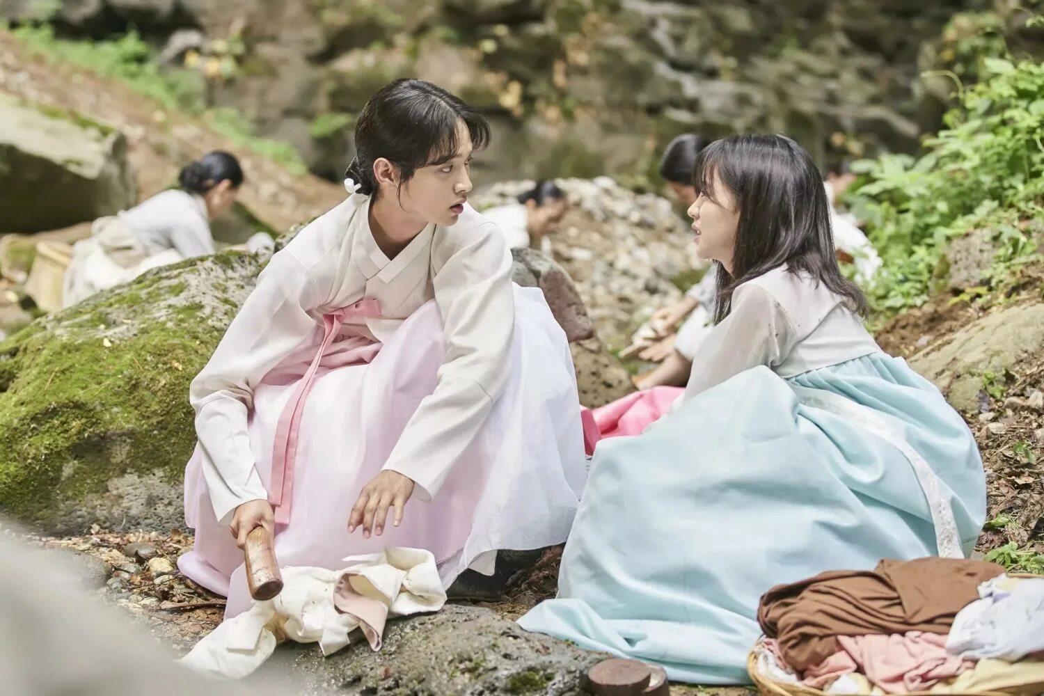 корейский 2019. юн джэ-мун. корейский 2019. выход (2019) eksiteu. наблюдающий 2019.