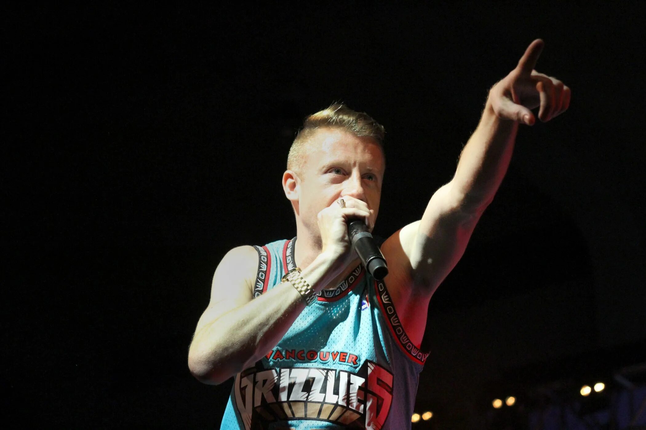 Macklemore ryan lewis ray. Macklemore. детское фото macklemore. macklemore фото с усами.