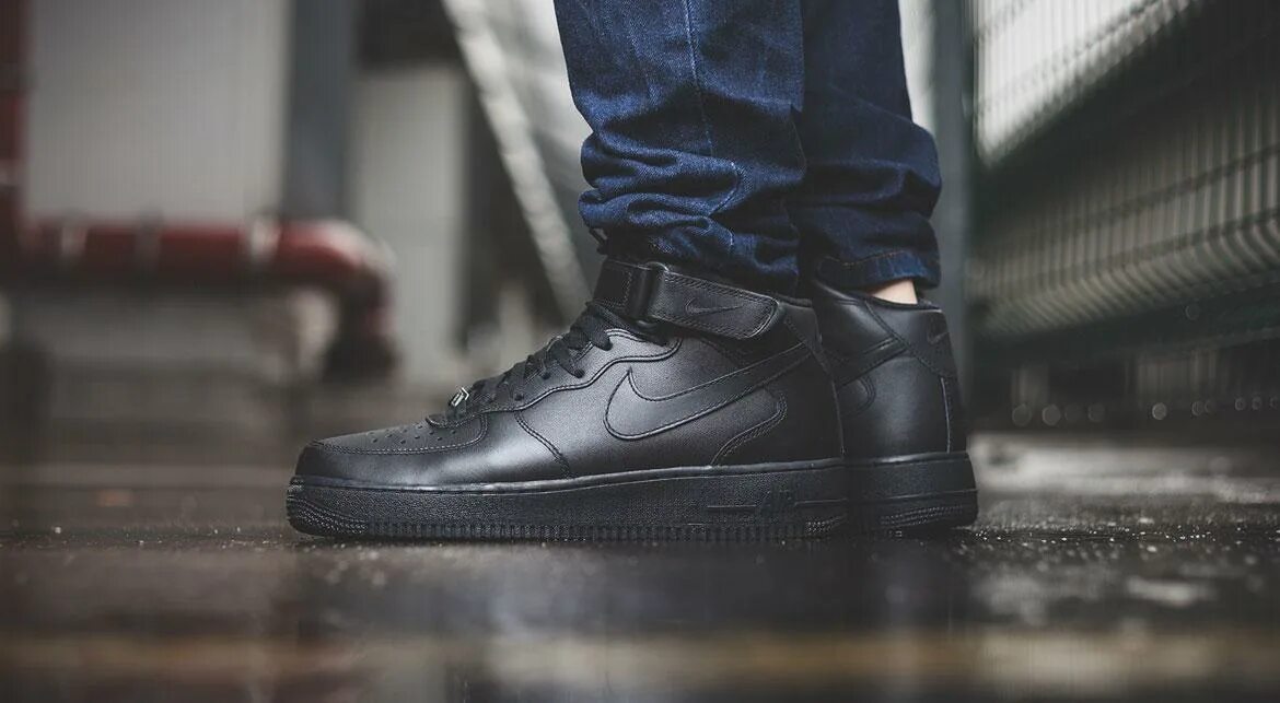 Найк форс 1 черные. Nike Air Force 1 Mid 07 all Black. Nike Air Force 1 Mid 07 Black. Nike Air Force 1 Mid Triple Black. Nike Air Force 1 Mid 07.