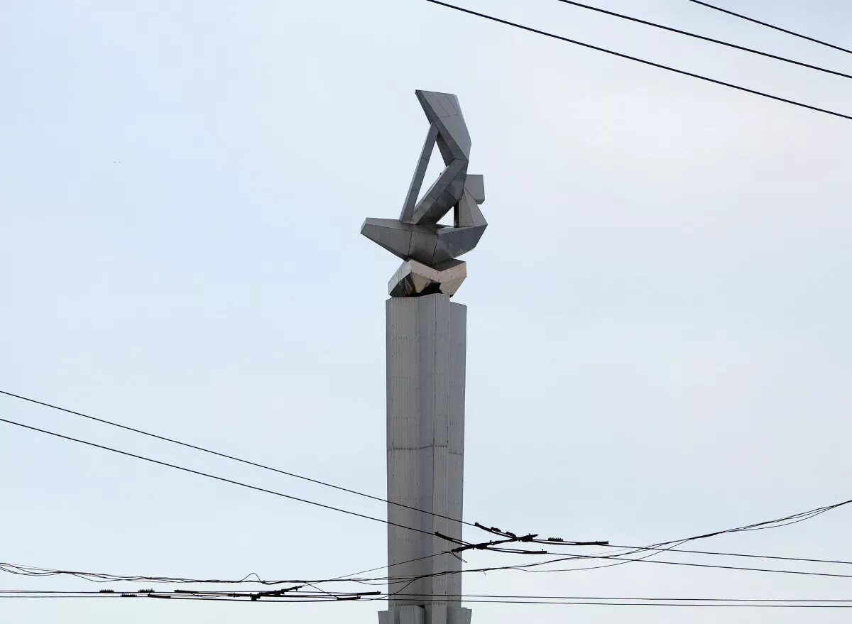 Ладья памятник Тольятти. Стела Ладья Тольятти. Тольятти символ города Ладья. Тревога тольятти