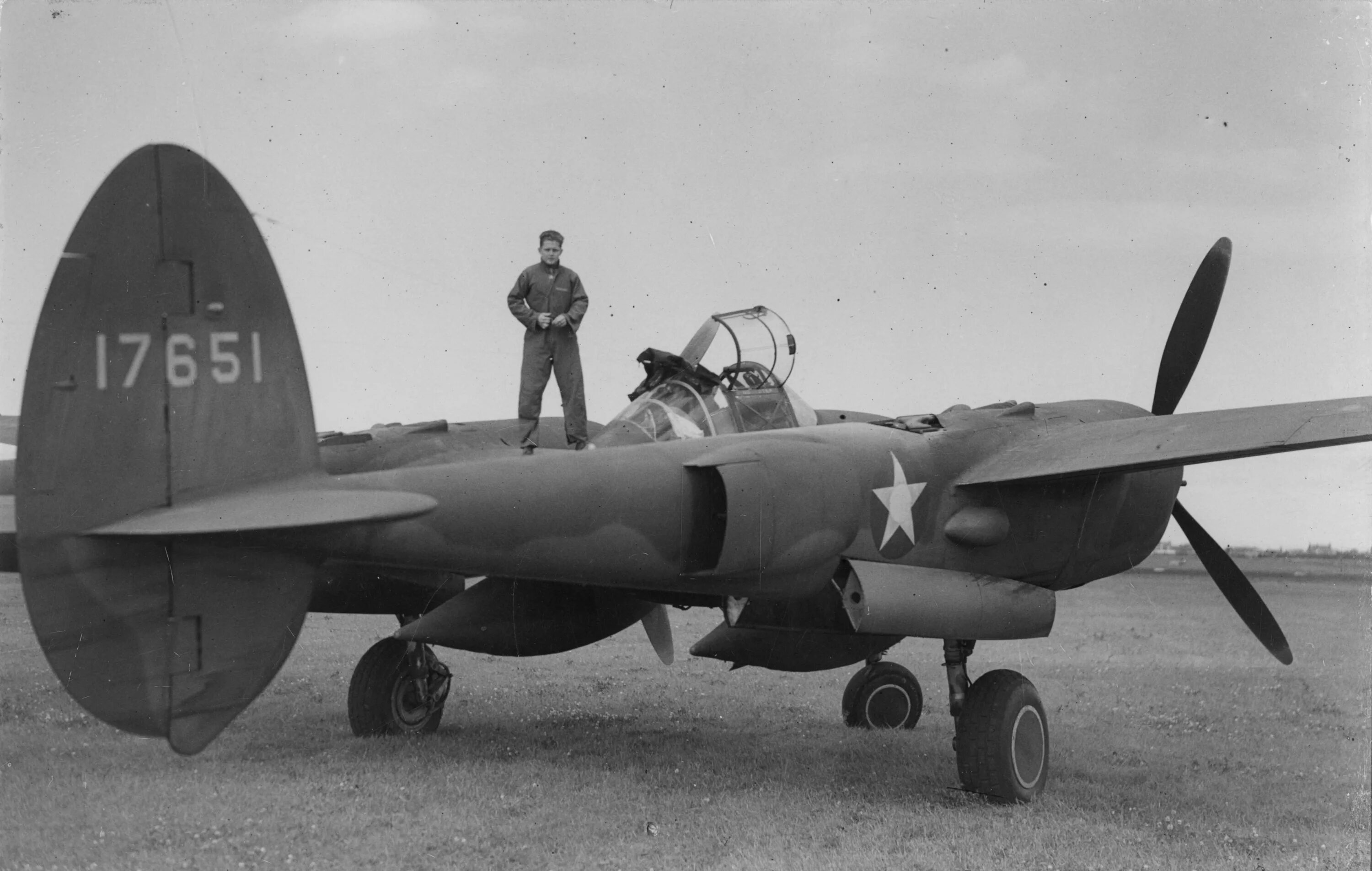 P lightning. Р-38 лайтнинг. лайтинг p-38. p-38 lightning. истребитель лайтнинг p38.