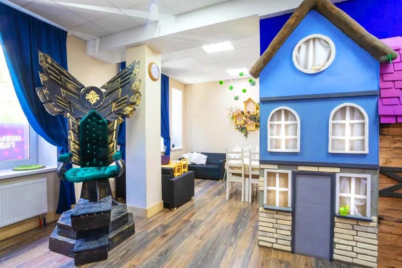 Братья гримм типанова 21. Братья гримм центр детских праздников. Братья гримм праздники спб. Братья гримм спб. Дом гримм пискаревка.