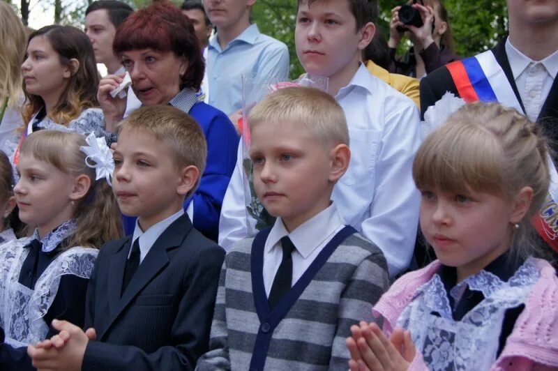 Гимназия 2 выпускники 2015. Волоколамск школы. Школа 1 гимназия волоколамск. Школы волоколамска после ремонта. Новая школа гимназия волоколамск.