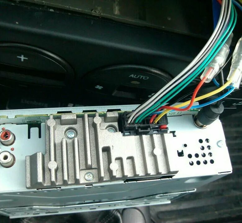 Установка музыки, часть 2. ГУ - Sony CDX-GT414U - Mazda 323 IV, 1,6 л, 1990 года