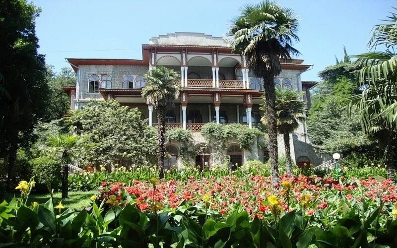 Ателика карасан алушта. Имение карасан. парк карасан алушта. карасан санаторий поместье.
