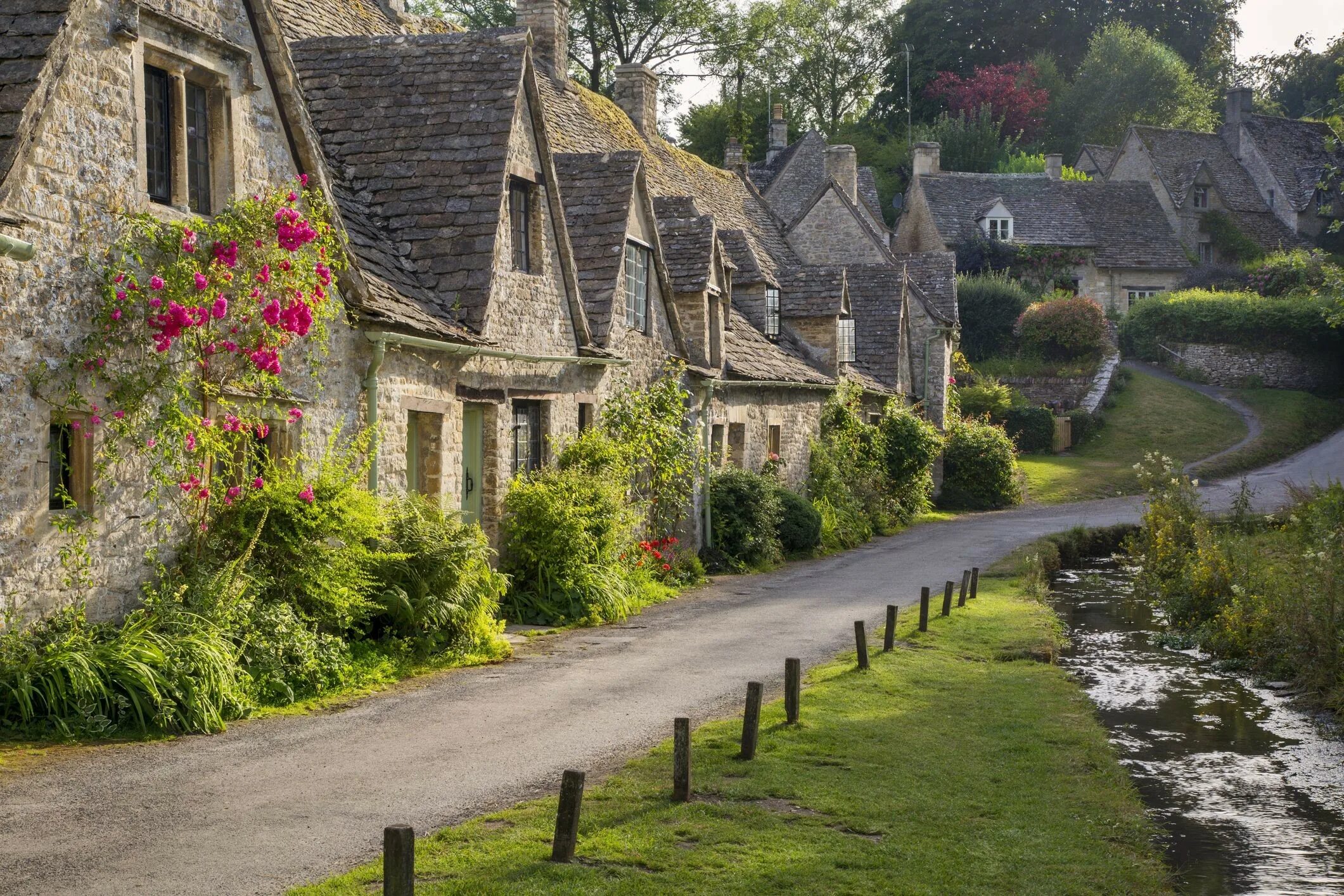 English village. Деревня Бибери Великобритания. Графство Стаффордшир Англия. Деревня Котсуолдс Англия. Графство Уилтшир Великобритания.