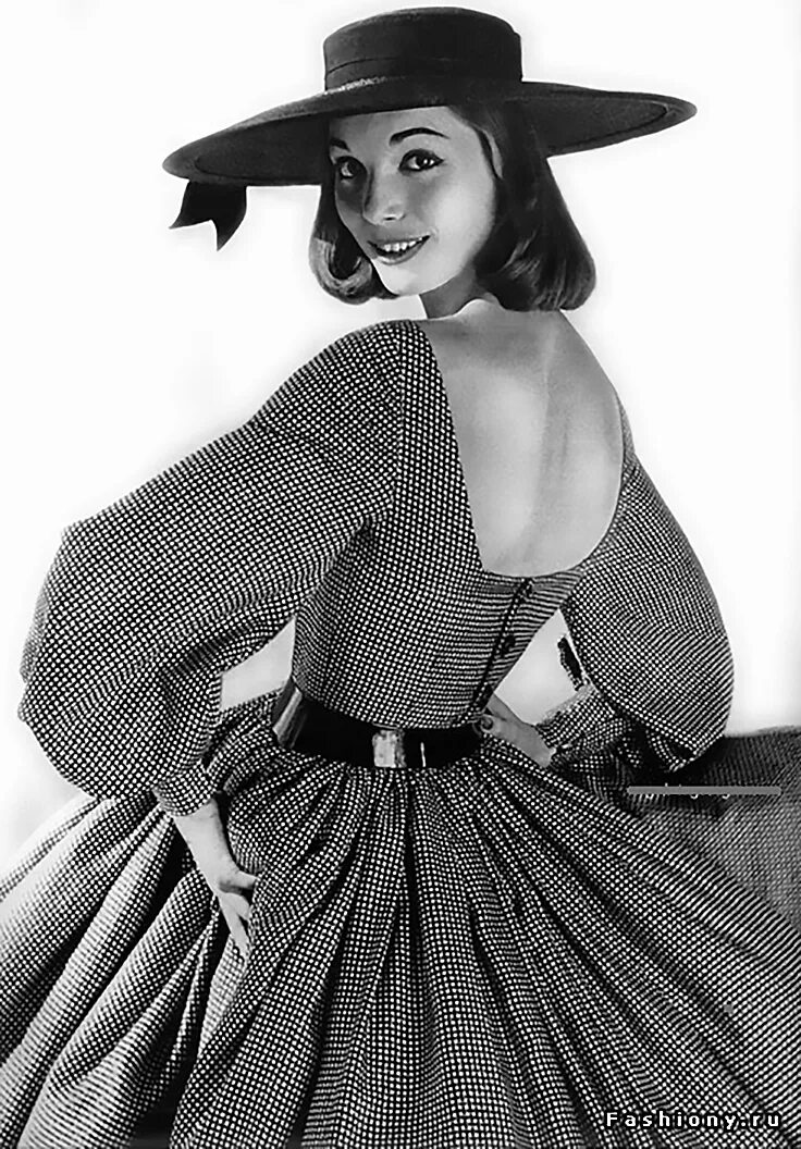 Женщины 1950. Бюстгальтер мода 50е. Женщины 1950. 1950е мода. Женщины 1950.