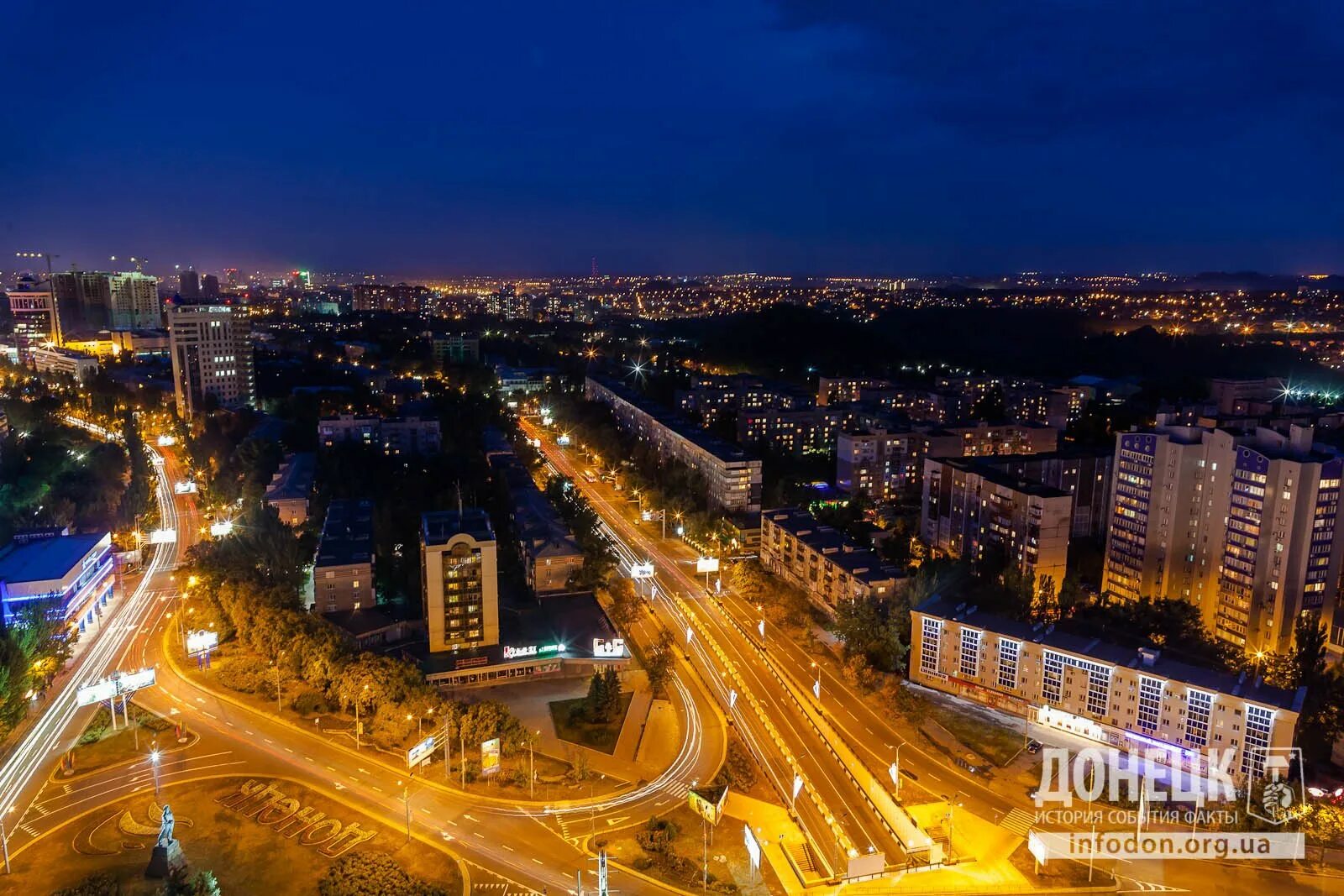 Донецк фото. Шахтерская площадь Донецк. Донецк центр города. Киевский район города Донецка. Донецк исторический центр.